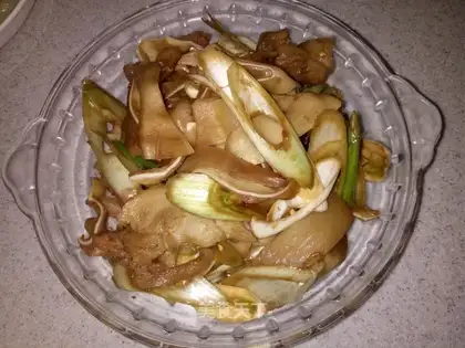 The onions mixed pig ears