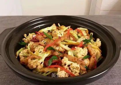 A pot of casserole