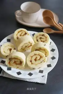 Red-tree cake roll