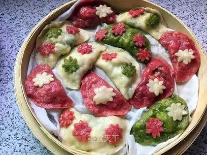 A flower dumpling
