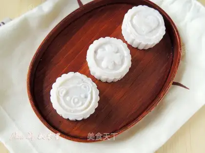 Red Bean Mountain medicine cake
