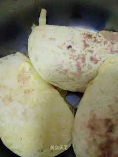 Egg-fried head sandwich