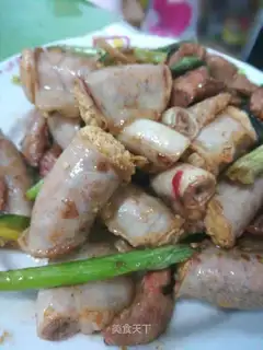 Skinned meat and intestines