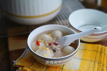 Rose sugar soup