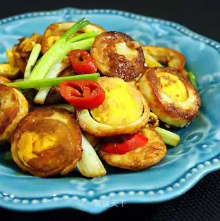 Onion vinegar fried eggs