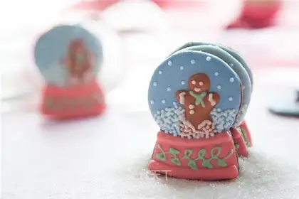 Christmas Crystal Ball Music Box Biscuit