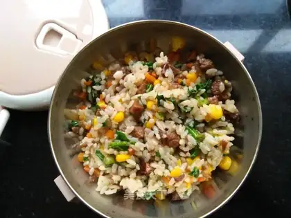 Beef-coloured rice