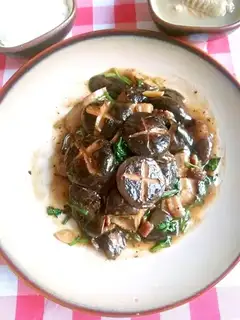 Pelican mushrooms