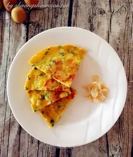 Shrimp onion omelet