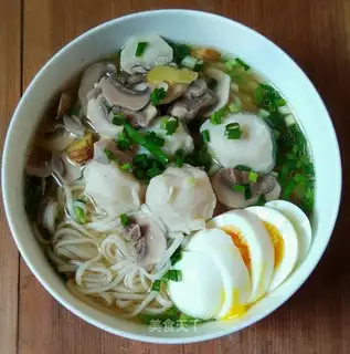 Fishball mushroom noodles