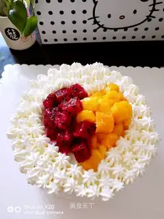 Six inches of fruit cream cake