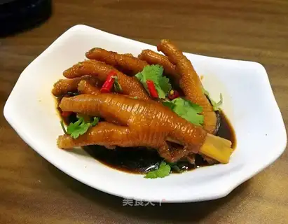Chen Jealous Paw