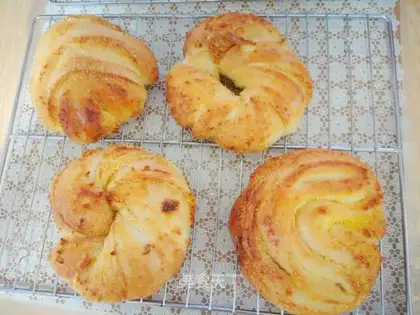 Milky coconut buns