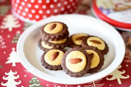 Almond ice cream cookies