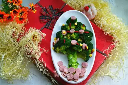 Christmas tree of broccoli