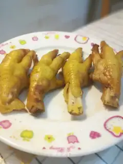 Salt chicken claws
