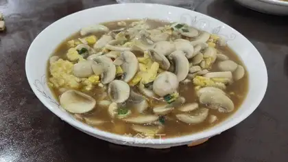 White mushroom fried eggs
