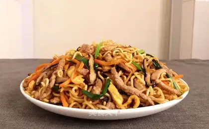 Flaming mushrooms, eggs, noodles