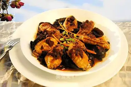 Spicy mushroom sauce in the wings