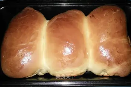 Milk raisin toast