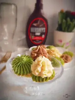 Three-colour cookies