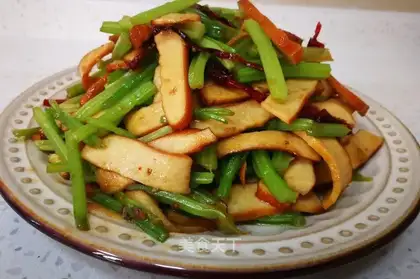 Celery fried beans