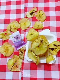 Microwave apple chips