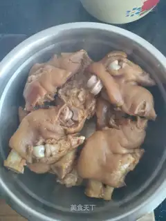 Pork hoof