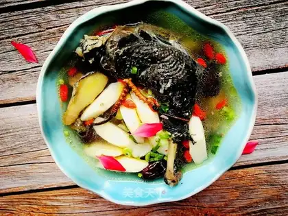 A rooster stewed with winter worms