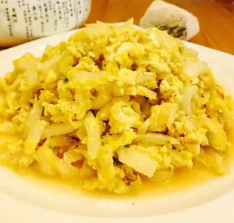 Big cabbage fried eggs