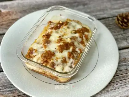 Meat sauce lasagna