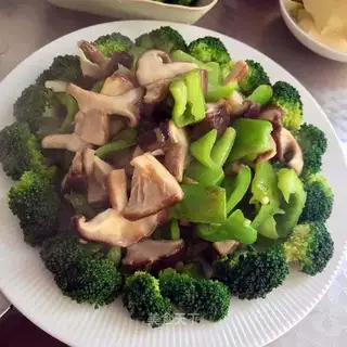 Pepper pops mushrooms