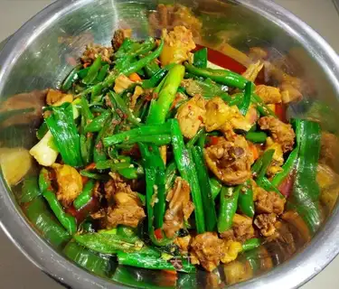 Tea and green pepper chicken