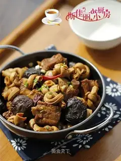 A thousand ribs of mushrooms