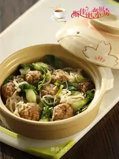 ♪ Golden pins and mushrooms ♪