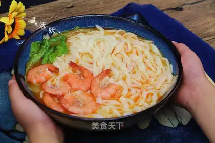 Shrimp hand noodles