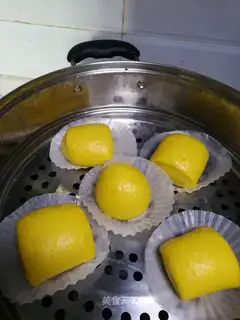 Pumpkin buns