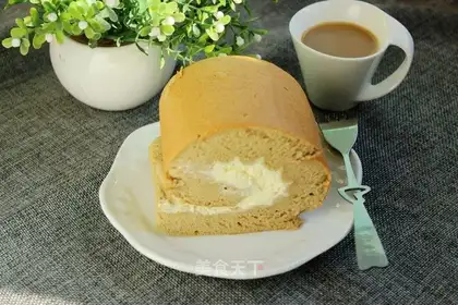 Cake rolls with cream