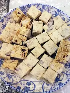 Net snowflake cookies
