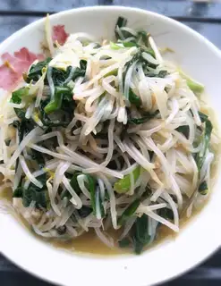 Soccer bean sprouts