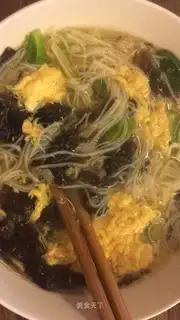 Sour soup mustache noodles
