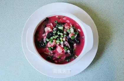 Shrimp-covered pasta soup