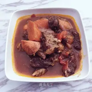 Red beef stew