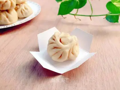 Carrot lamb buns