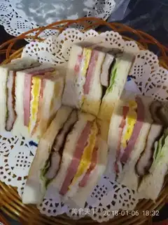 Breakfast sandwich