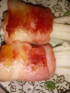 Lotus bacon roll