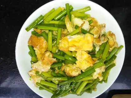 Garlic fried eggs
