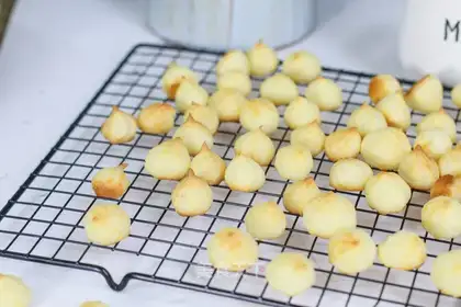 Baby finger puff