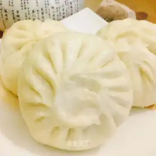Celery pork buns