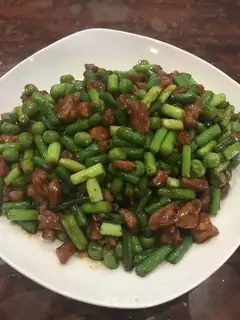 Sweet sauce, peas, garlic meat